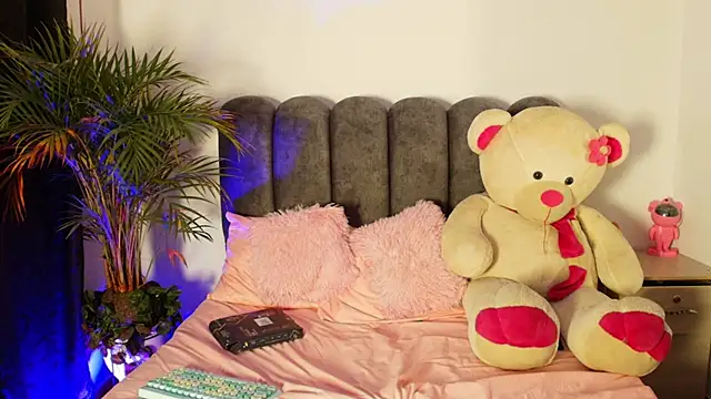 Mia Sweet v online show from April 4, 2026, 5:25 am