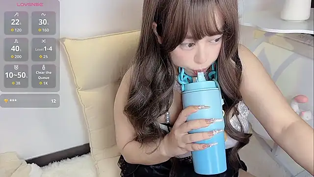 nicole-0329 online show from April 8, 2026, 5:47 pm