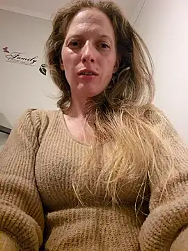 BlondeXtar online show from April 4, 2026, 8:59 pm