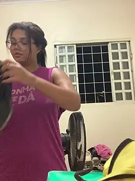 viviboraaaa online show from April 16, 2026, 11:40 pm