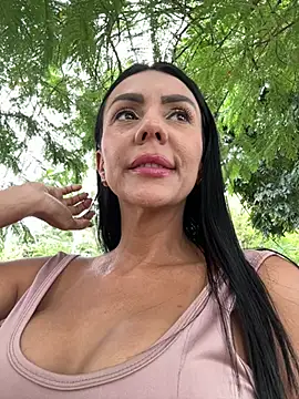 SofiParma online show from April 17, 2026, 8:00 pm