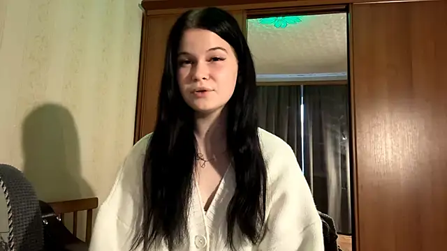 BellaLuxury online show from March 31, 2026, 3:03 pm