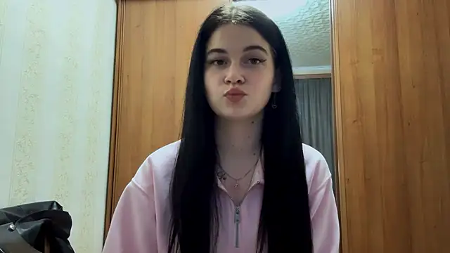 BellaLuxury online show from April 7, 2026, 3:03 pm