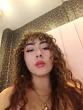 Icys Luna online show from April 24, 2026, 5:42 am