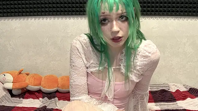 aprilcutie online show from April 3, 2026, 12:28 am