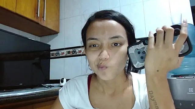 Emily Gross online show from April 16, 2026, 2:40 pm