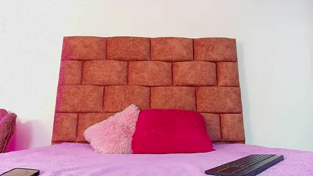 Emily Gross online show from April 6, 2026, 2:40 pm