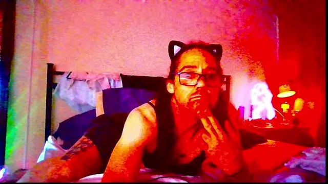 Snapshot of courtney1982 chatting on April 6, 2026, 4:30 pm courtney1982 online show from April 6, 2026, 4:30 pm