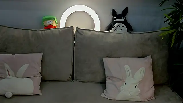 Roxy Moor online show from April 3, 2026, 7:59 am