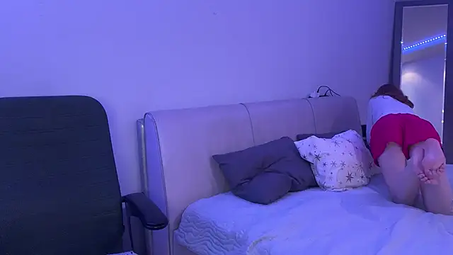 ReynaSweet  online show from April 12, 2026, 10:02 pm