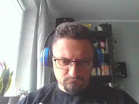 19cmSlave online show from May 14, 2026, 7:27 am
