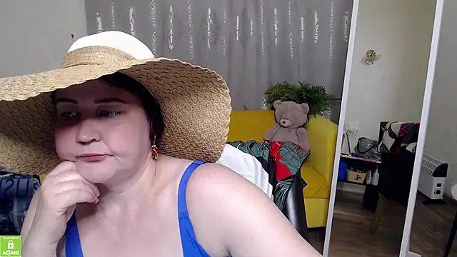 Snapshot of QUEEN02030 chatting on May 29, 2026, 12:11 pm QUEEN02030 online show from May 29, 2026, 12:11 pm