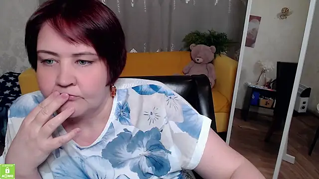 Snapshot of QUEEN02030 chatting on June 3, 2026, 10:05 am QUEEN02030 online show from June 3, 2026, 10:05 am