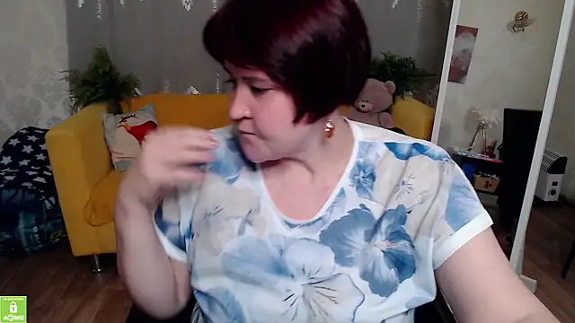 Snapshot of QUEEN02030 chatting on June 3, 2026, 2:33 pm QUEEN02030 online show from June 3, 2026, 2:33 pm