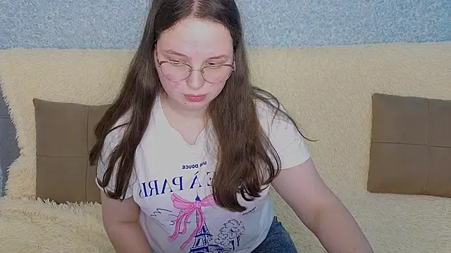 SofiDreamm online show from April 3, 2026, 2:23 pm