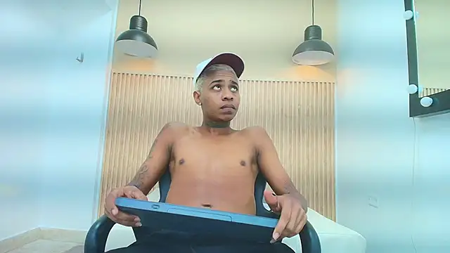 LUCA TURNER online show from April 17, 2026, 3:53 am