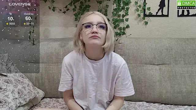 Girl Meow18 online show from June 25, 2026, 12:52 am