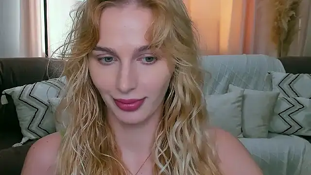 blonde  flirt online show from April 17, 2026, 11:46 am