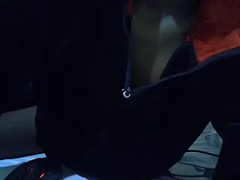 LUROBI online show from April 15, 2026, 7:07 pm