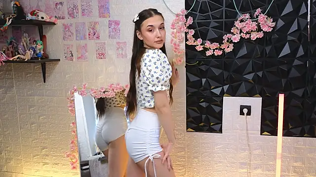 belle cute online show from April 17, 2026, 4:04 am