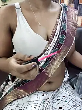 BlushingBunny  online show from April 15, 2026, 6:01 pm