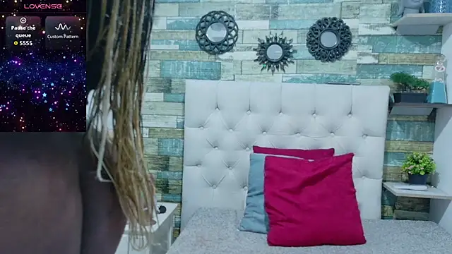 Skylernaomi online show from April 16, 2026, 1:23 pm