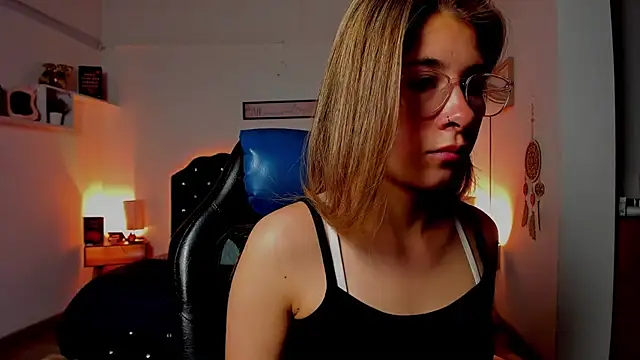 SaraRoads online show from April 10, 2026, 9:22 pm