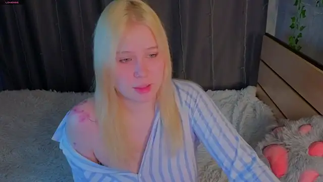 Snapshot of unburnedgirl chatting on July 7, 2026, 3:04 pm unburnedgirl online show from July 7, 2026, 3:04 pm