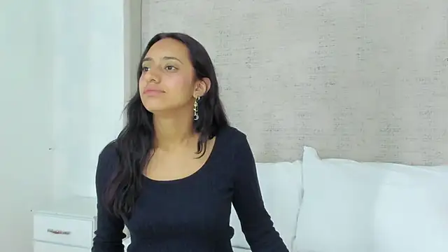 Charlotte Benette online show from April 6, 2026, 12:50 pm