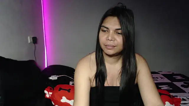 yourhotasiantrann online show from April 3, 2026, 9:43 pm