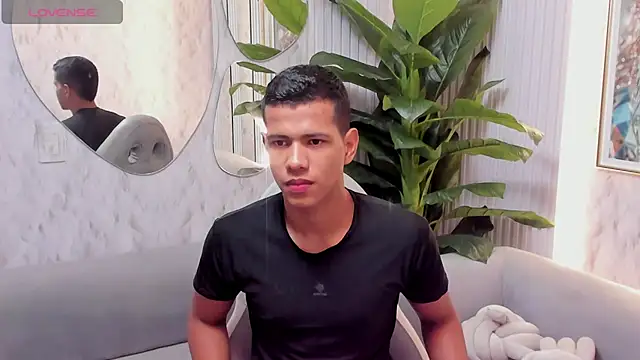 noahdark  online show from April 12, 2026, 2:37 am