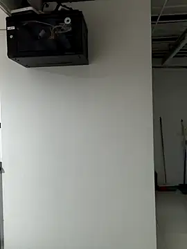 bella swwan  online show from April 16, 2026, 1:23 pm