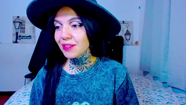 LannieGonzales online show from June 3, 2026, 10:58 pm