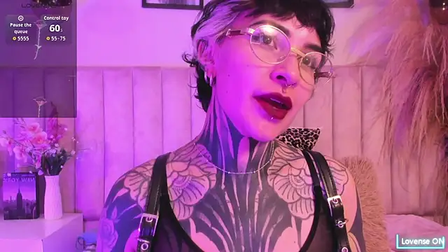 Luana fiore online show from April 12, 2026, 12:19 pm