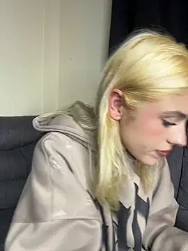 Lia fire online show from May 30, 2026, 3:02 am