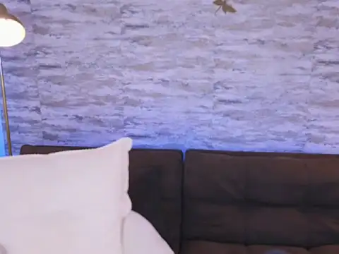 annemallow1 online show from April 20, 2026, 2:18 pm