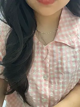 Rosecute11 online show from April 17, 2026, 3:26 pm