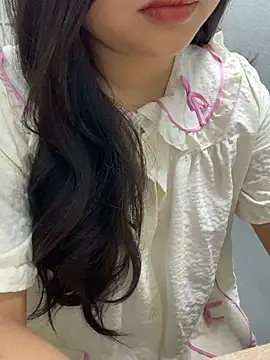 Rosecute11 online show from April 15, 2026, 2:54 pm