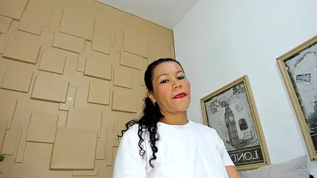 AkyraEbonyy online show from April 15, 2026, 2:10 pm