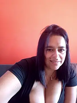 Snapshot of lucianamorocha chatting on June 11, 2026, 4:37 pm lucianamorocha online show from June 11, 2026, 4:37 pm