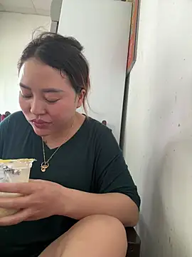 Lina-Naughty online show from April 4, 2026, 7:59 am