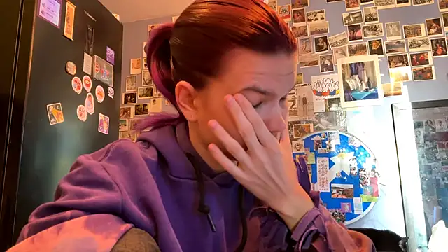 DarylLarrow online show from April 8, 2026, 4:14 am