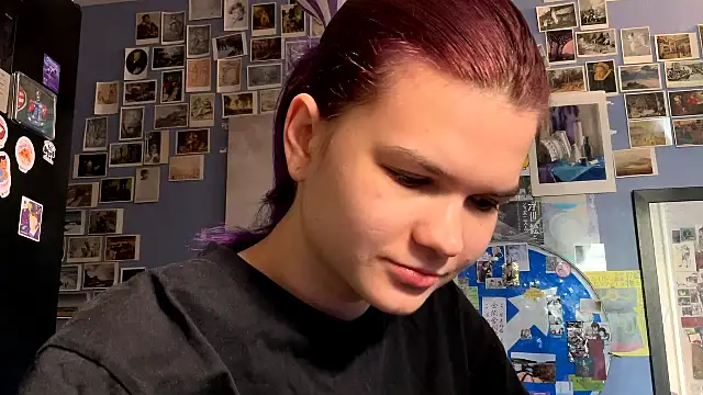 DarylLarrow online show from April 18, 2026, 4:15 am