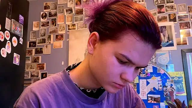 DarylLarrow online show from April 7, 2026, 4:14 am