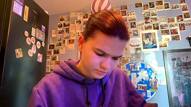 DarylLarrow online show from April 10, 2026, 4:08 am