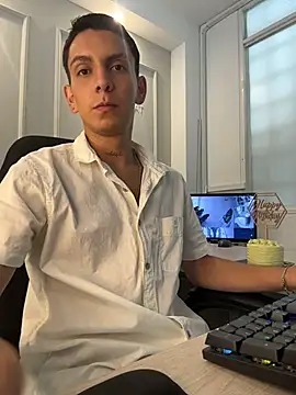 Snapshot of Liam_Fiire chatting on July 4, 2026, 2:32 pm Liam Fiire online show from July 4, 2026, 2:32 pm