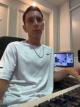 Snapshot of Liam_Fiire chatting on July 6, 2026, 11:39 am Liam Fiire online show from July 6, 2026, 11:39 am