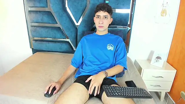 Snapshot of Alantaylorr_ chatting on May 23, 2026, 3:33 pm Alantaylorr online show from May 23, 2026, 3:33 pm