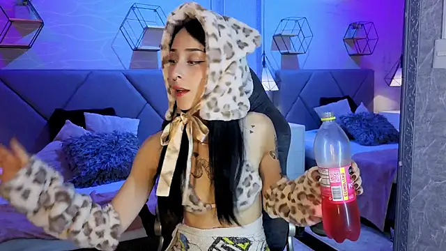 lhiamfitt10 online show from April 11, 2026, 8:01 pm