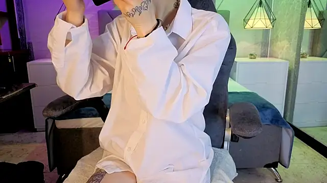 lhiamfitt10 online show from April 15, 2026, 5:50 pm